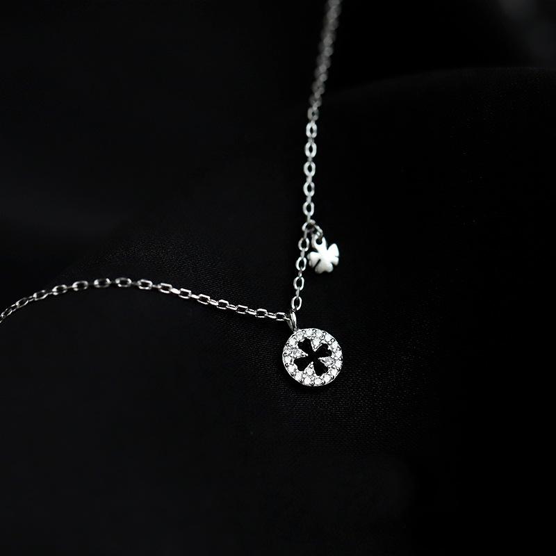 Clover Necklace Women'S Summer Lamp Luxury Niche Design Sense Clavicle Chain High Temperament Pendant Premium Durable