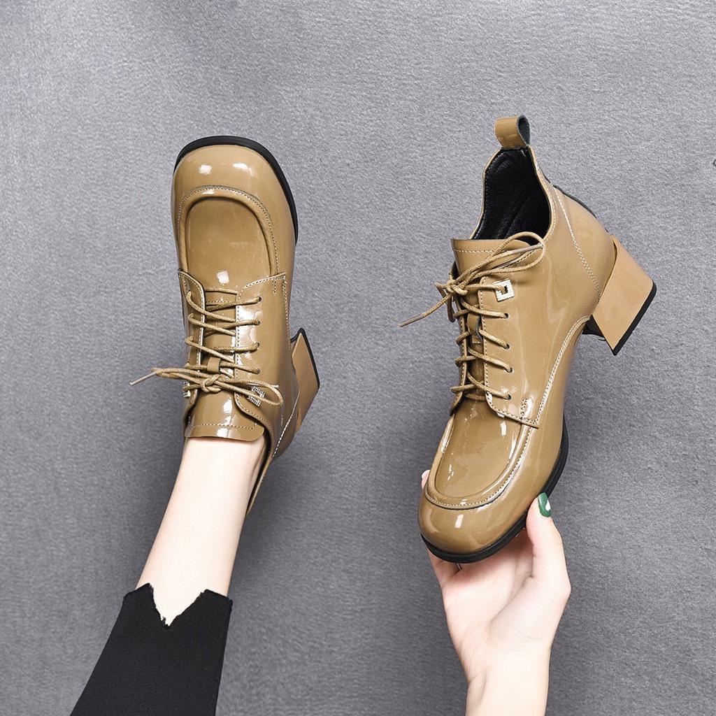 Rundkopf Bare Boots Damen neue bequeme kleine kurze Stiefel Kuhlackleder Schnürung dicker Absatz Damenstiefel tiefer Ausschnitt Modestiefel