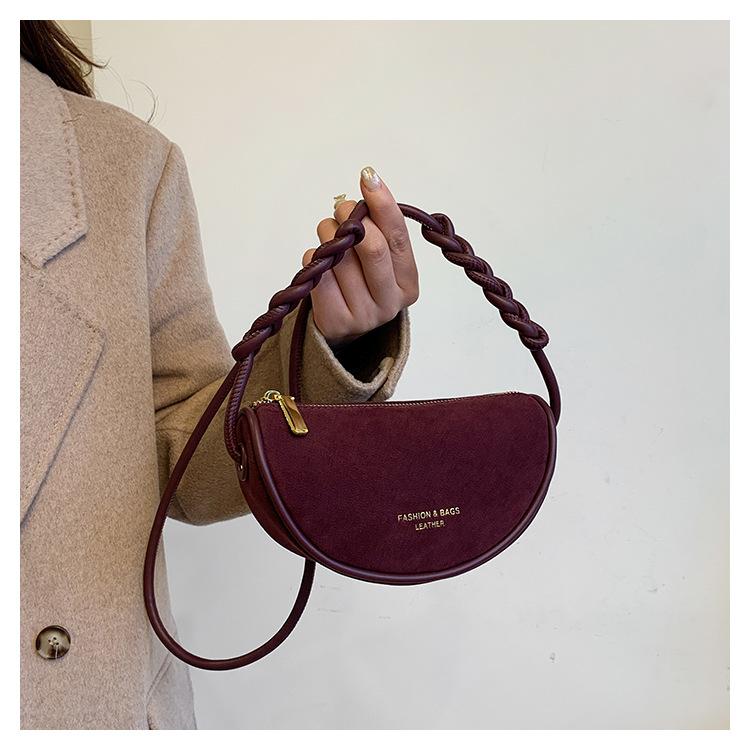 Fashion New Favorite! High-end Niche Dumpling Bags Lead the Trend of Going Out On the Street