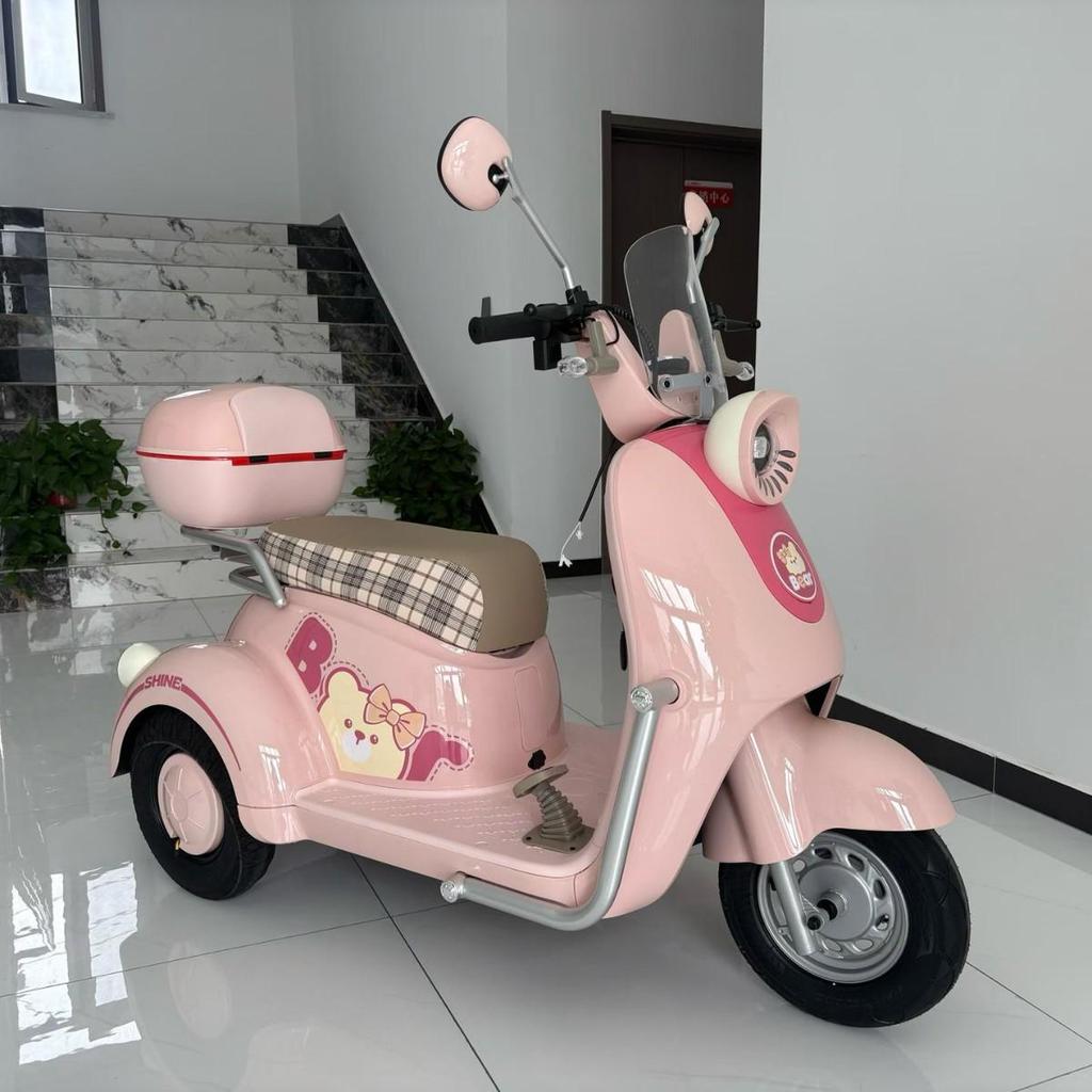 Long-Range Electric Scooter Tricycle for Commuting and Transport