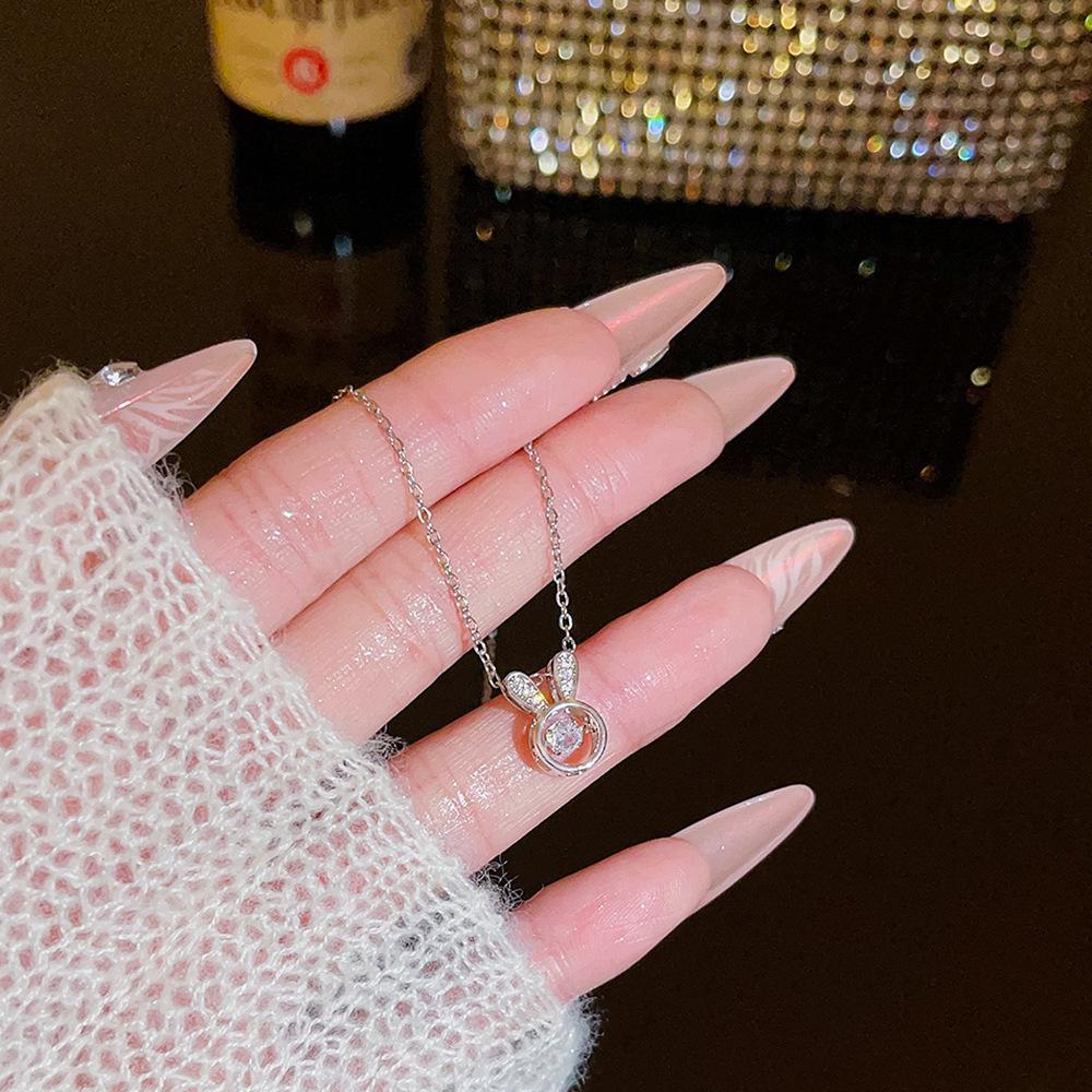 Fashion Light Luxury Titanium Steel Necklace Women'S High-End Pendant Sweet Temperament Collarbone Chain Does Not Fade Accessories