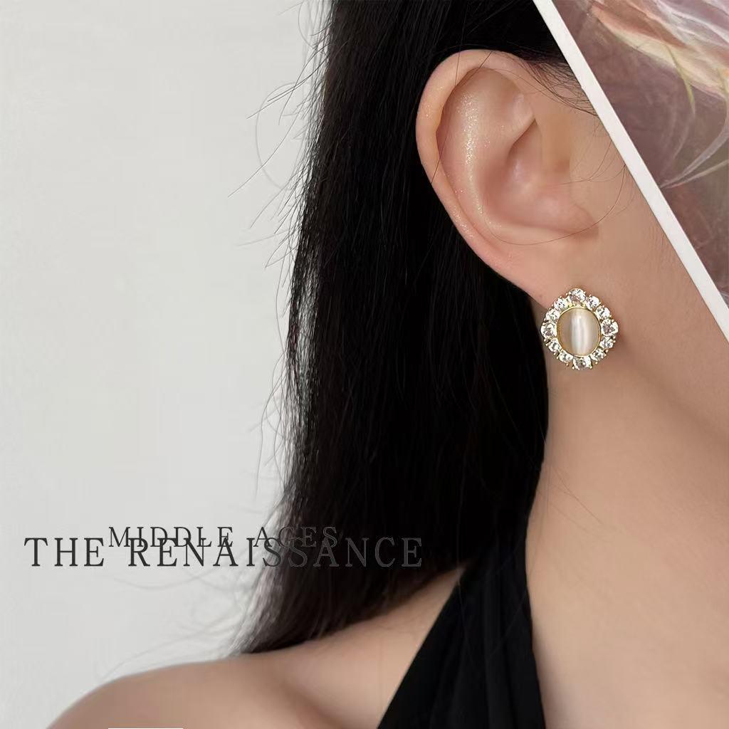 Boucles d'oreilles vintage style rétro avec design exagéré de palais occidental