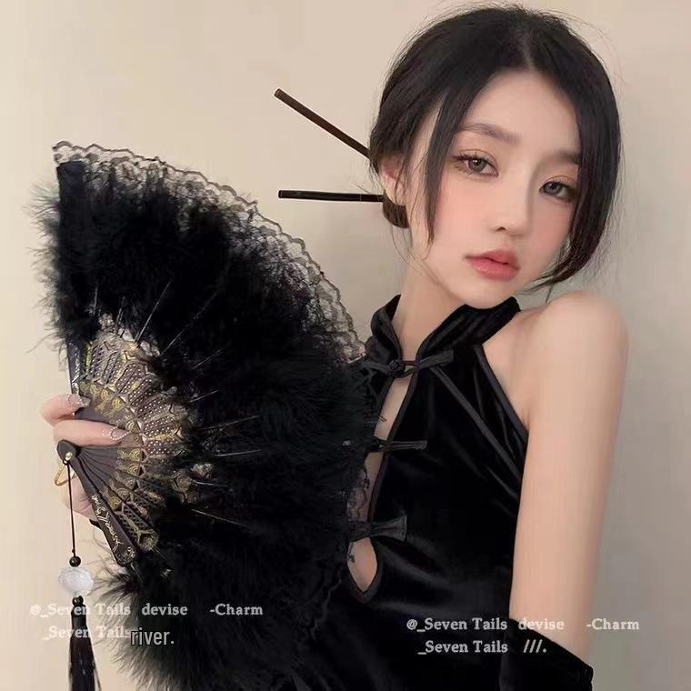 Ancient Style Feather and Lace Cheongsam Fan - Retro Chinese Hanfu Dance Accessory.
