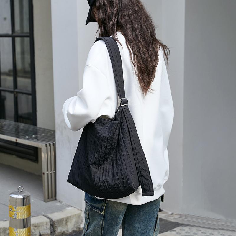 

Underarm Bag Texture Bag Commuting Large Capacity Crossbody Bag Tote Bag Women s Bucket Bag бежевий