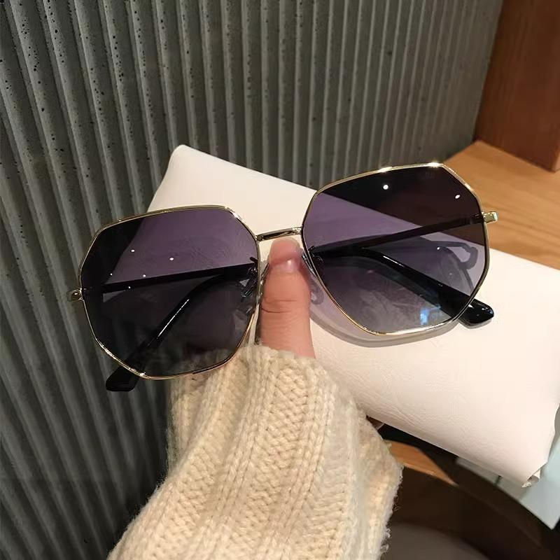 New Women's Metal Square Sunglasses Retro luxury feel Men Women Sun Glasses Outdoor leisure pography Glasses UV400
