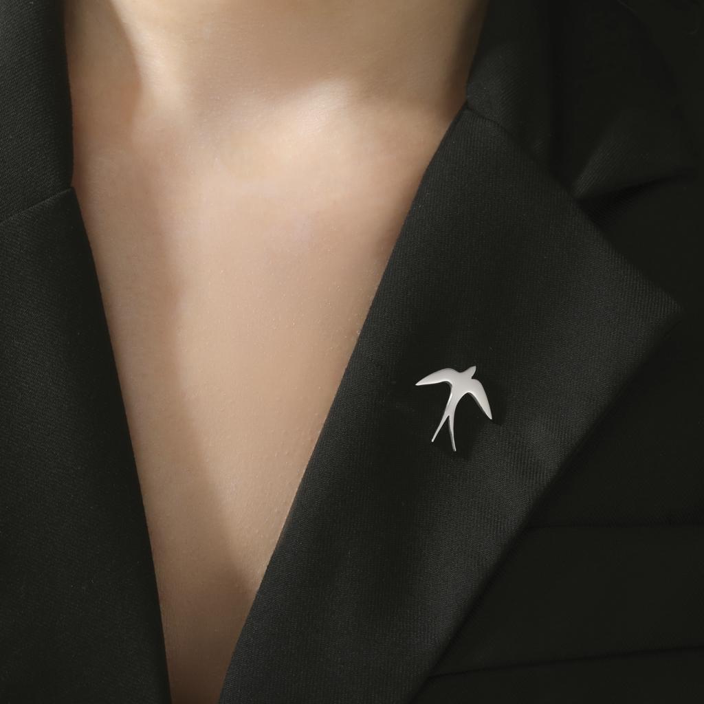 Cazador Stainless Steel Swallow Bird Pin Brooch for Women Gold Color Suit Collar Badges Trendy Jewelry Wholesale New 2026 Gift