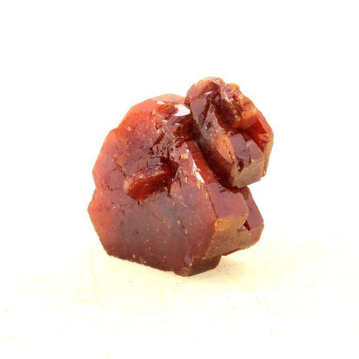 Pierres et Minéraux. Vanadinite. 63.5 ct. Mibladen Mining District, Midelt, Maroc.