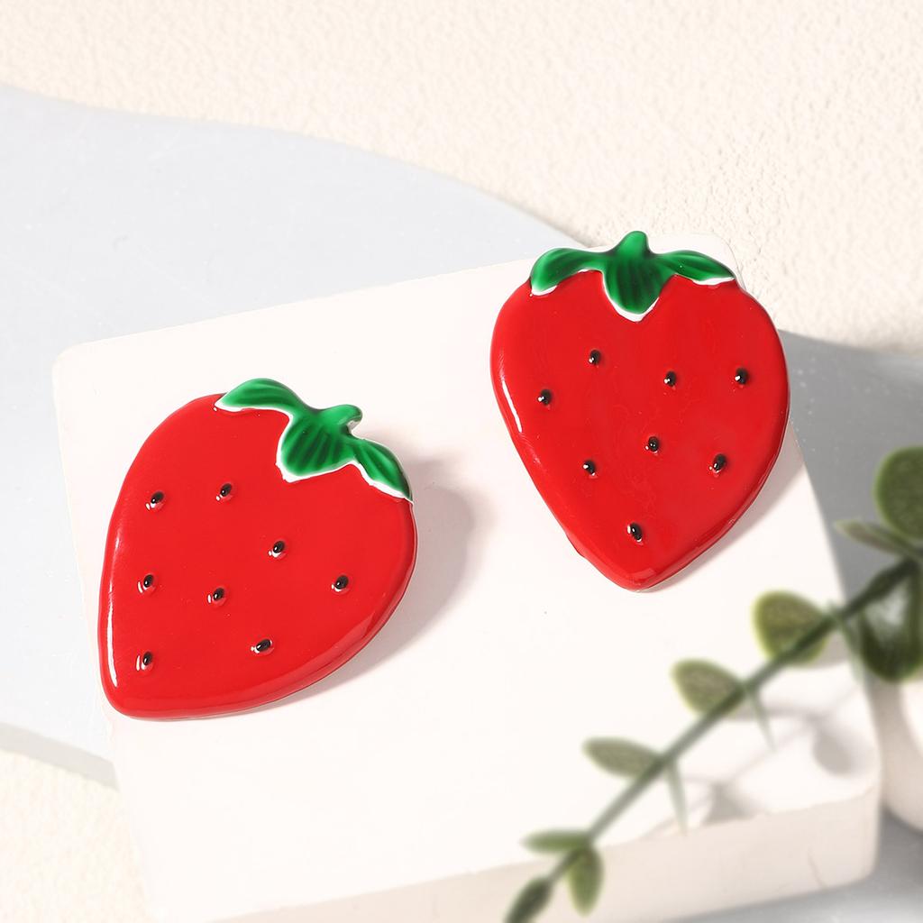 Summer new cool fruit drip oil alloy big strawberry sweet pastoral stud earrings, creative and fashionable