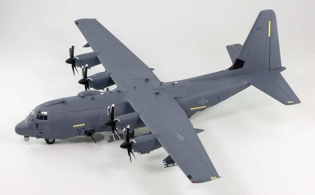 Great Wall Hobby Ghost Rider Gunship Plastic Model L1012 1/144 AC-130J (Airplane)