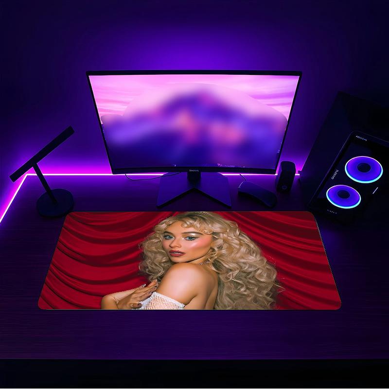 Sabrina Carpenter (1) Mauspad mit rutschfester Gummibasis, geeignet für Heimbüros und ein ideales Geschenk für Gamer
