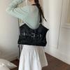 Solid Color Shoulder Bag with Buckle Strap Design Stylish Crossbody Bag for Daily Fashion Use