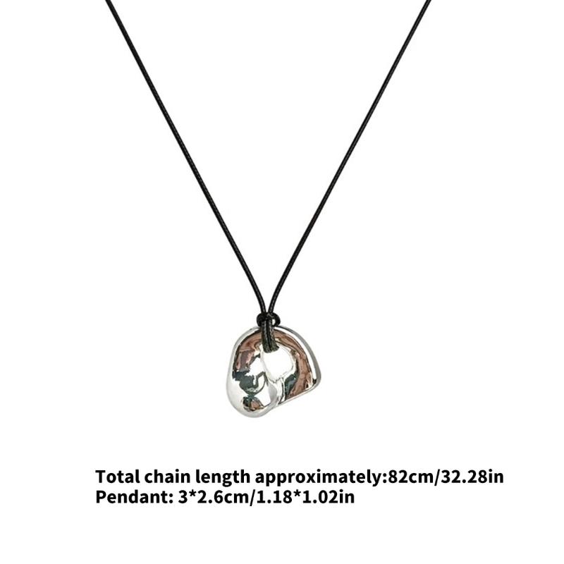 Abstrakte hohle Metallanhänger Halskette Schwarzes PU-Lederband Halskette Verstellbare Sweater-Kette Modischer Choker