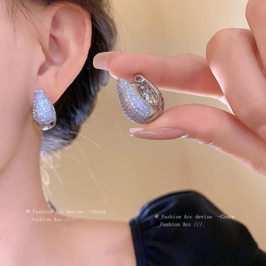Japan and South Korea zircon geometric Doudou ear buckle light luxury high-end earrings fashion commuter versatile earrings design sense niche