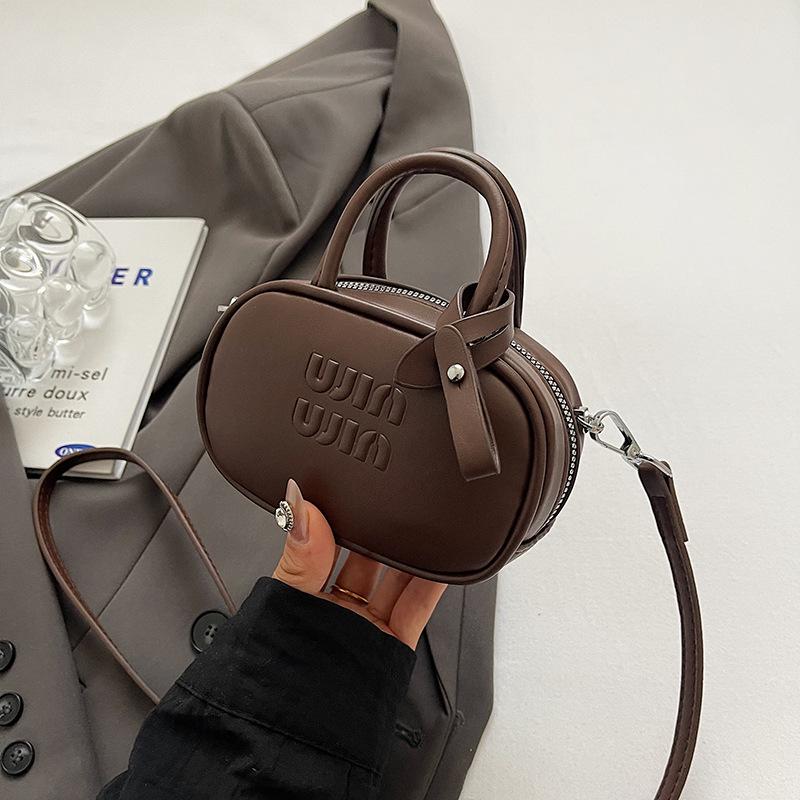 

2025 new women s fashion shoulder backpack high value fashion simple leisure foreign style messenger bag going out bag