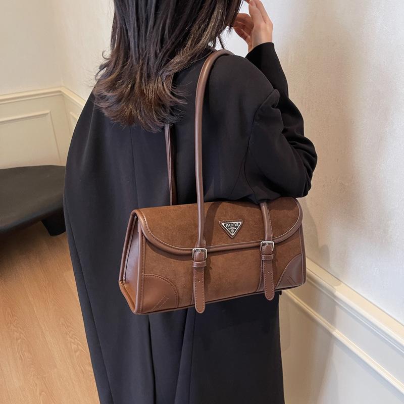 College style large-capacity bag women's 2025 new shoulder underarm bag Maillard matte retro baguette bag