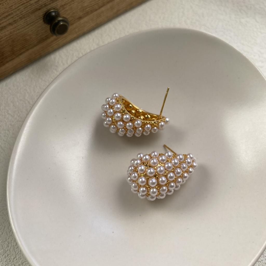 High-End Fashion Simple Metal Pearl Earrings Women'S Light Luxury Temperament Earrings Design Sense Versatile Jewelry Stud Earrings