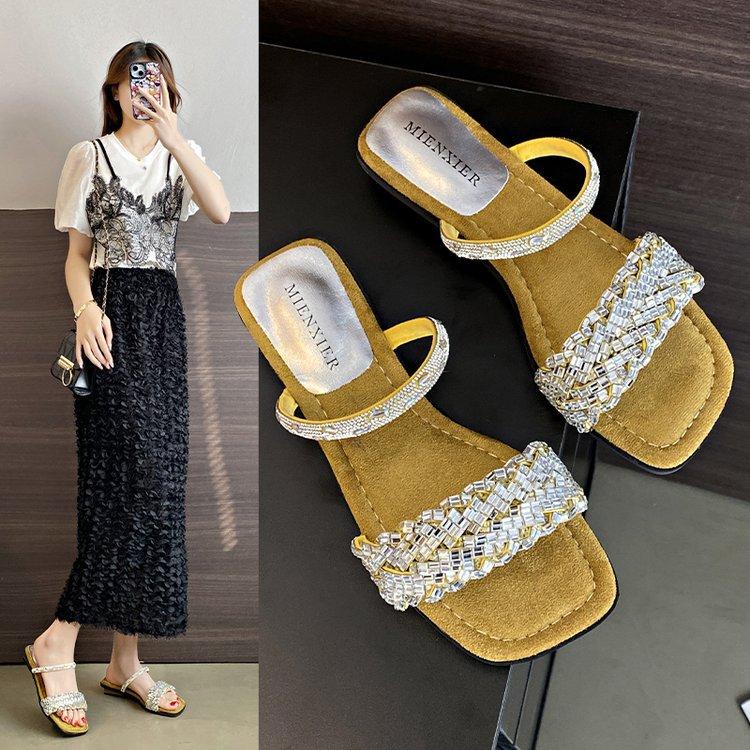 Korean version of cool slippers women's summer wear thick heel fashion rhinestone sandals 2025 new Internet celebrity middle heel one-word drag