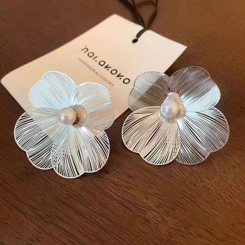 French Retro Pearl Geometric Stud Earrings - Exaggerated, High-End Fashion for Women