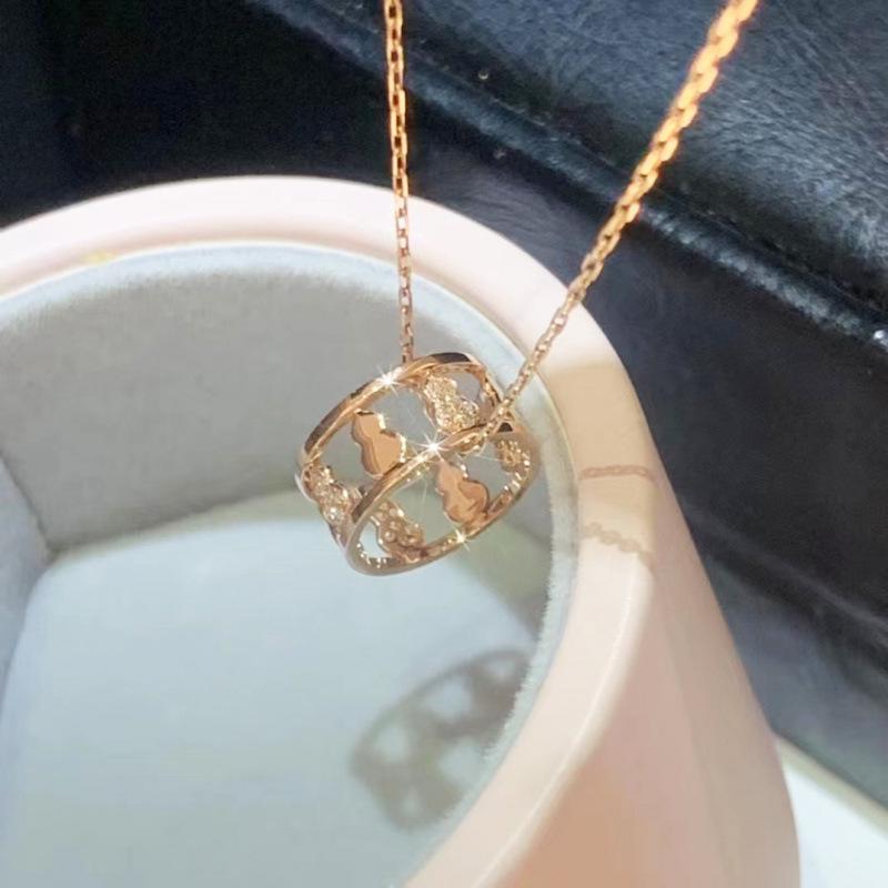Korean Hollow Gourd Pendant Necklace for Women - High-End Clavicle Chain, Fashionable & Non-Fading