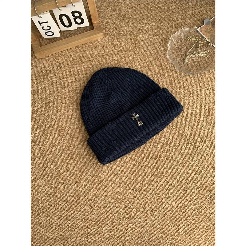 Fall/Winter Street Fashion Distressed Knit Cap for Men and Women, Versatile Retro Metal Cross Emblem Wool Hat, Couple Beanie Cap