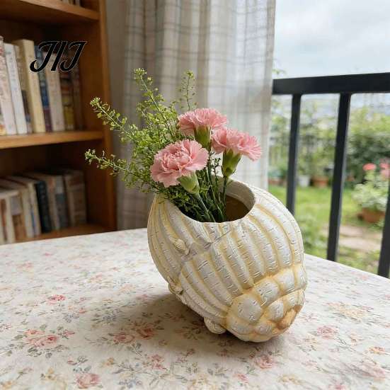 Marine Life Inspired Planter Seashell Conch Succulents Planter, Resin Ocean-Themed Flower Pot with Drainage Hole, Ocean Theme Room Accessories