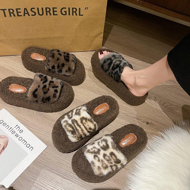 Autumn and winter leopard print fluffy slippers women, European and American fashion outer wear fluffy slippers thick-soled home non-slip plush slippe