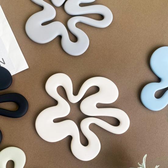 Flower Shaped Silicone Coasters Heat Resistant Placemats for Hot Pots Pans Non-Slip Table Protectors for Modern Kitchen