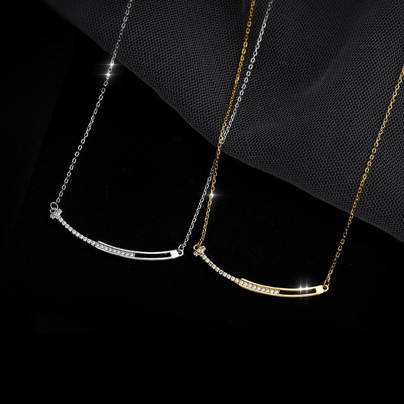 Luxury Women's Smile Clavicle Necklace, Unique Design, Diamond Embellished, Simple and Chic, Trendy Style