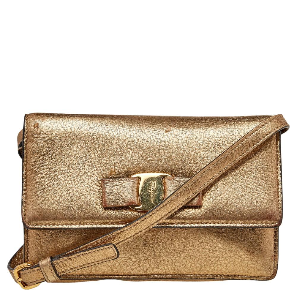 

Кожаная сумка через плечо Salvatore Ferragamo Gold Vara с бантом золотистый