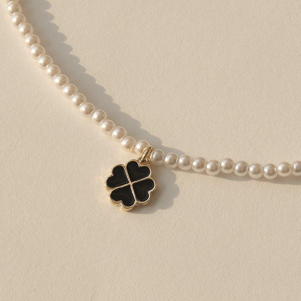Lucky Four-Leaf Clover Pearl Necklace (2 Colors)