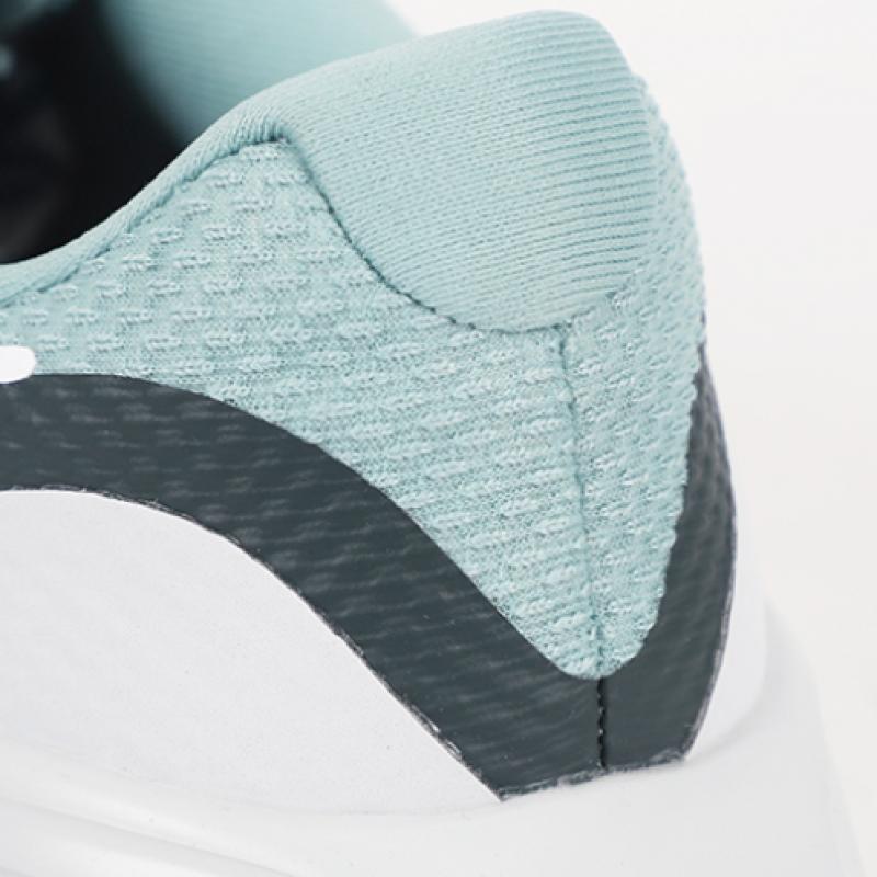 Nike Revolution 8