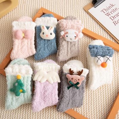 Damen Herbst- und Winter Korallenfleece Postpartale Socken, Verdickte Warme Mid-Calf Socken, Vielseitige und Niedliche Schlafsocken für den Heimgebrauch