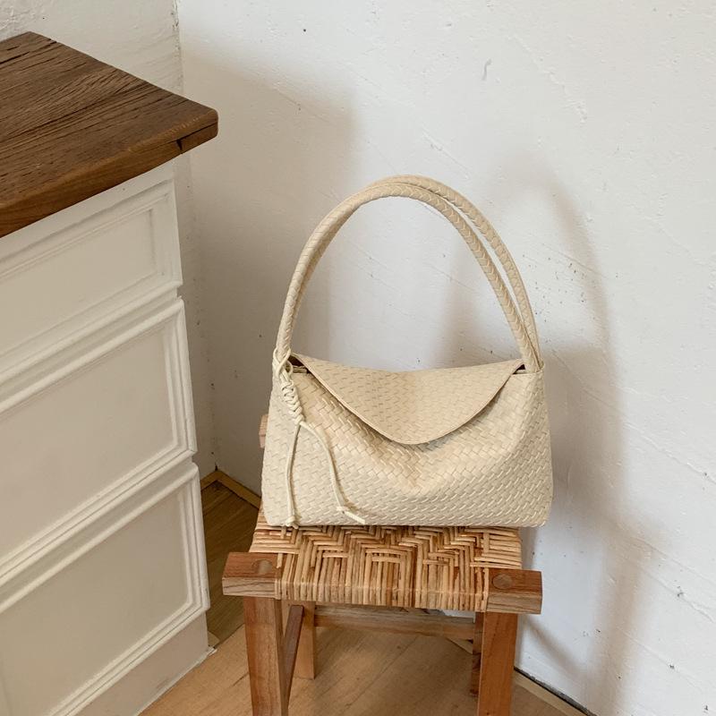 2026 High-End Versatile Woven Underarm Bag: Large Capacity Casual Handbag