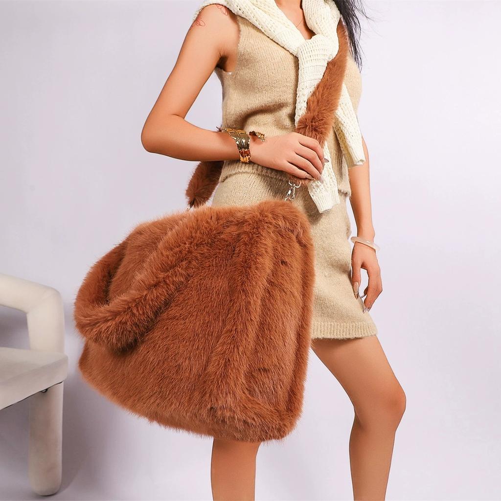 Winter Fashion Women's Furry Tote Handbags Large Capacity Commuter Ladies Faux Fur Shoulder Bag Soft Plush Female Crossbody Bags