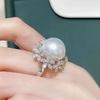 Huitan Exquisite Blumenfassung Imitation Perlenringe für Damen Romantische Braut Hochzeitsringe Temperament Elegante Damen Schmuckstücke