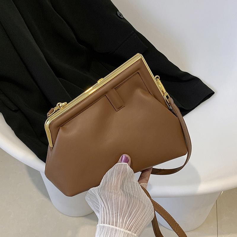 

Bag 2025 new European and American fashion retro texture ins Internet celebrity women shoulder crossbody triangular small square bag pu чорний