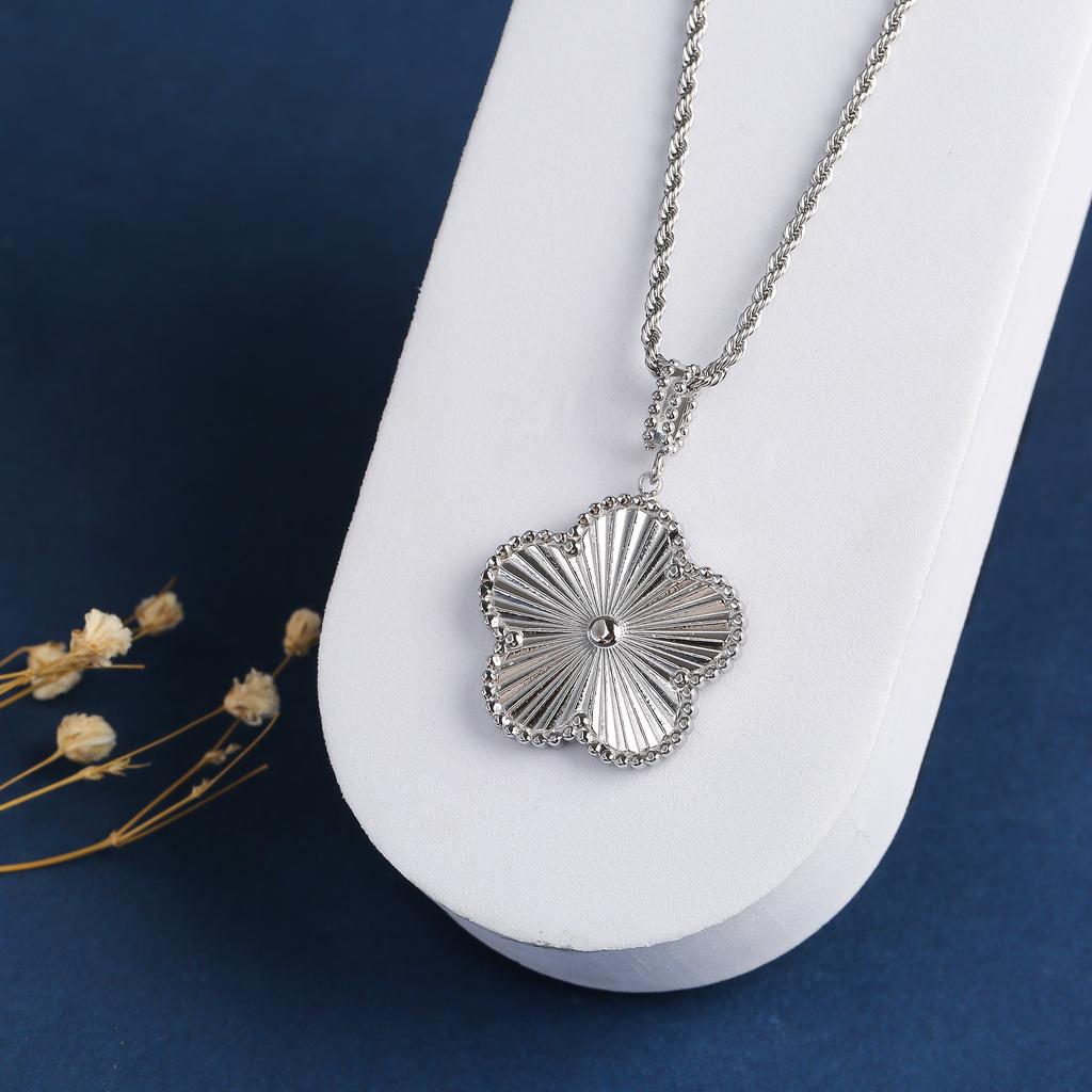 45cm/60cm Stainless Steel Laser Five-Leaf Flower Pendant Sweater Chain Classic For Woman Party Trend Jewelry Fine Clover Female