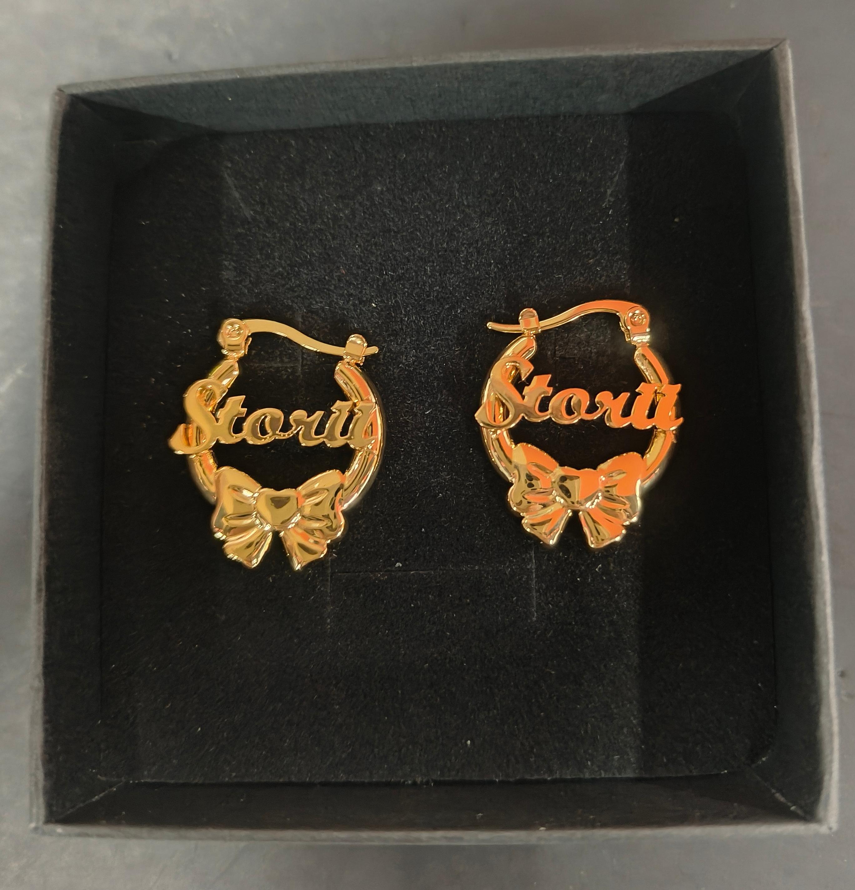 Qiuhan Custom Name Bow Gold Plated Hoop Earrings Personalized Letter Earrings for Women золотой
