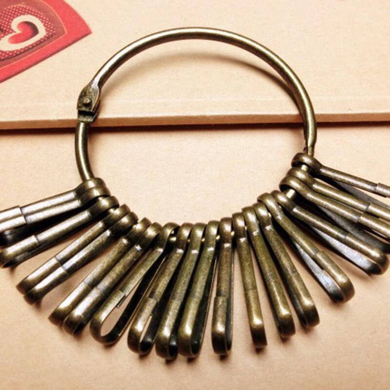 Retro Key Chain Ring & Storage Organizer