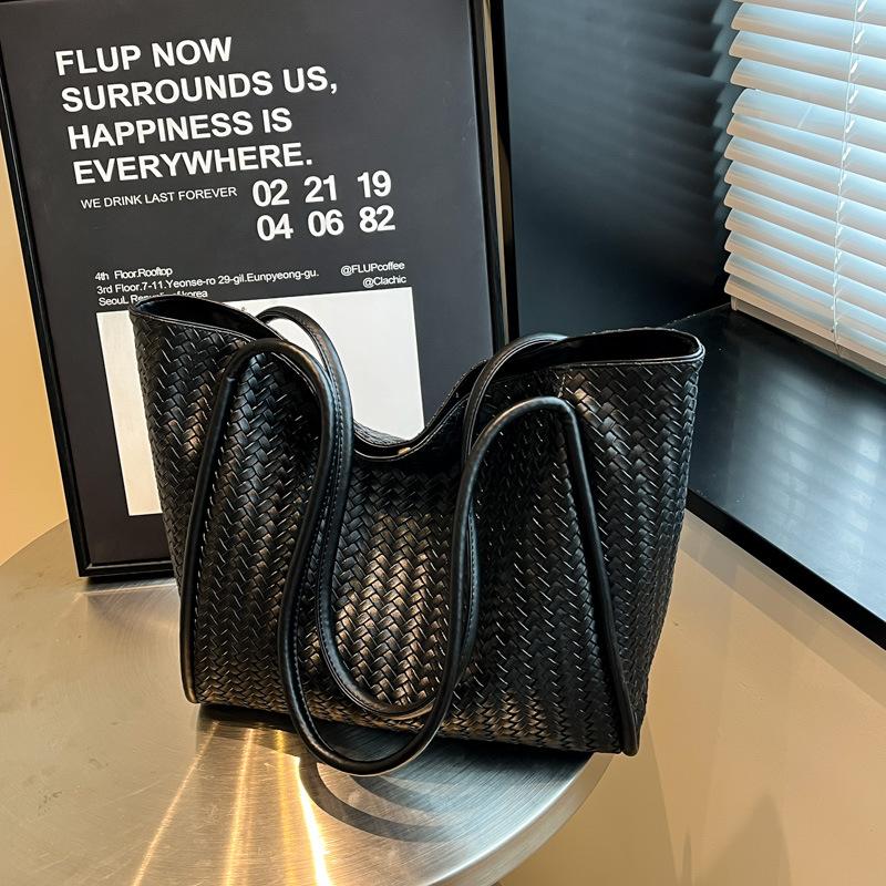 Large-capacity commuter bag women's autumn and winter versatile new casual shoulder shopping bag simple tote bag