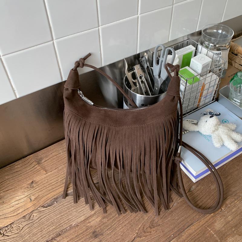 Premium Retro Bag Women's New Autumn and Winter Niche Design Shoulder Messenger Bag Fringed Dumpling Bag