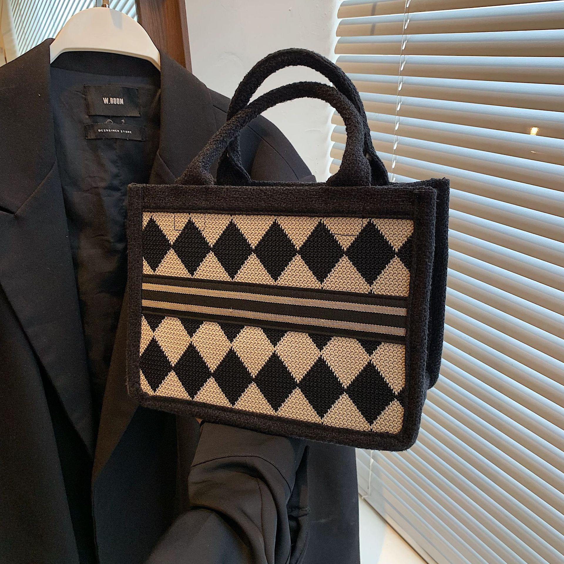 

Vertical striped bags, women s handbags for shopping, large-capacity handbags, women s office workers and women s bags. Small коричневый