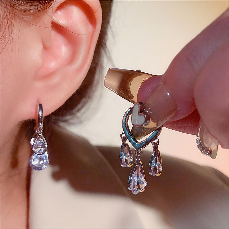 

Cold wind slightly inlaid zircon fringed water drop earrings women, niche design stud earrings temperament ear buckles
