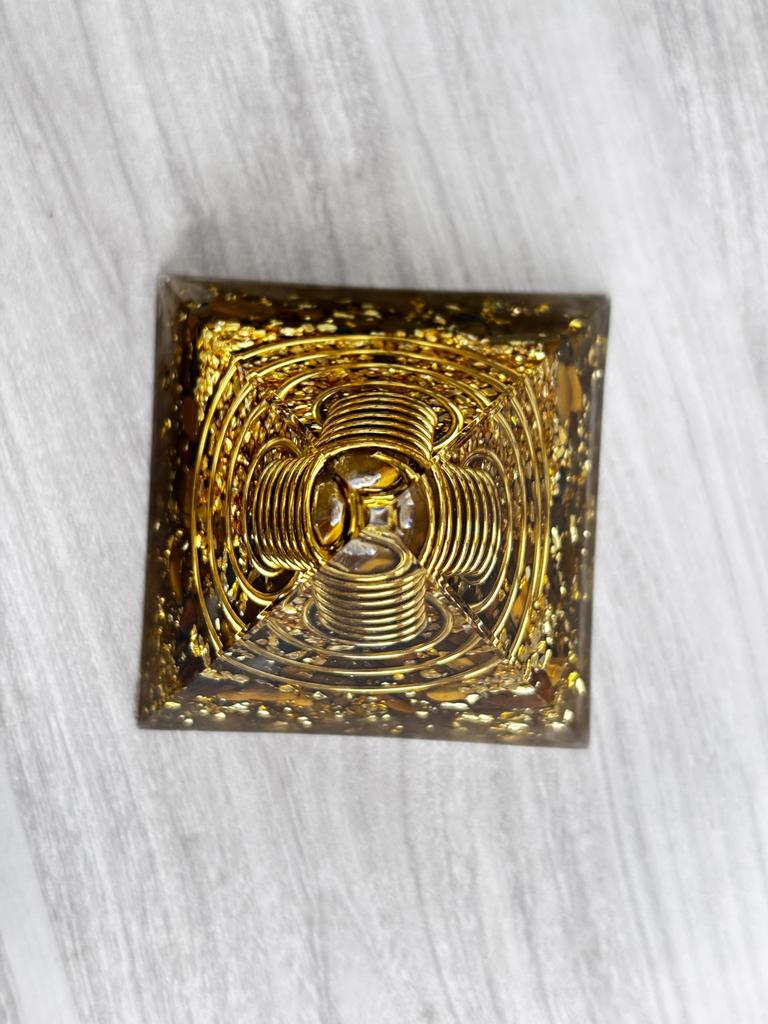 RELIGHT Orgonite Pyramid-Shaped Power Stone Natural Stone Purification Healing Energy Ornament Height 6.5cm Width 6cm (Tiger's Eye)