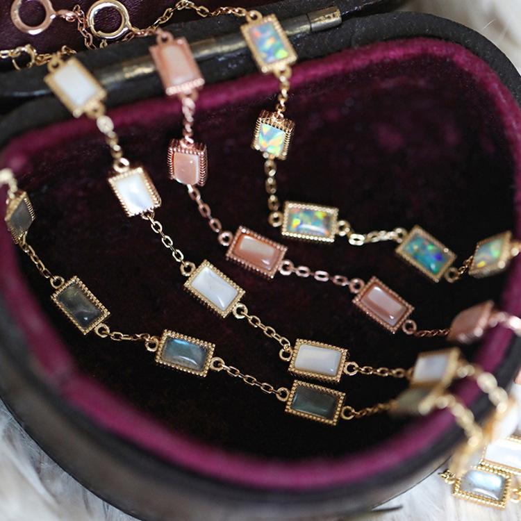 

Gold-Plated Sterling Silver Bracelet with White Shell - Elegant Retro Court Style for Women 925 Silver