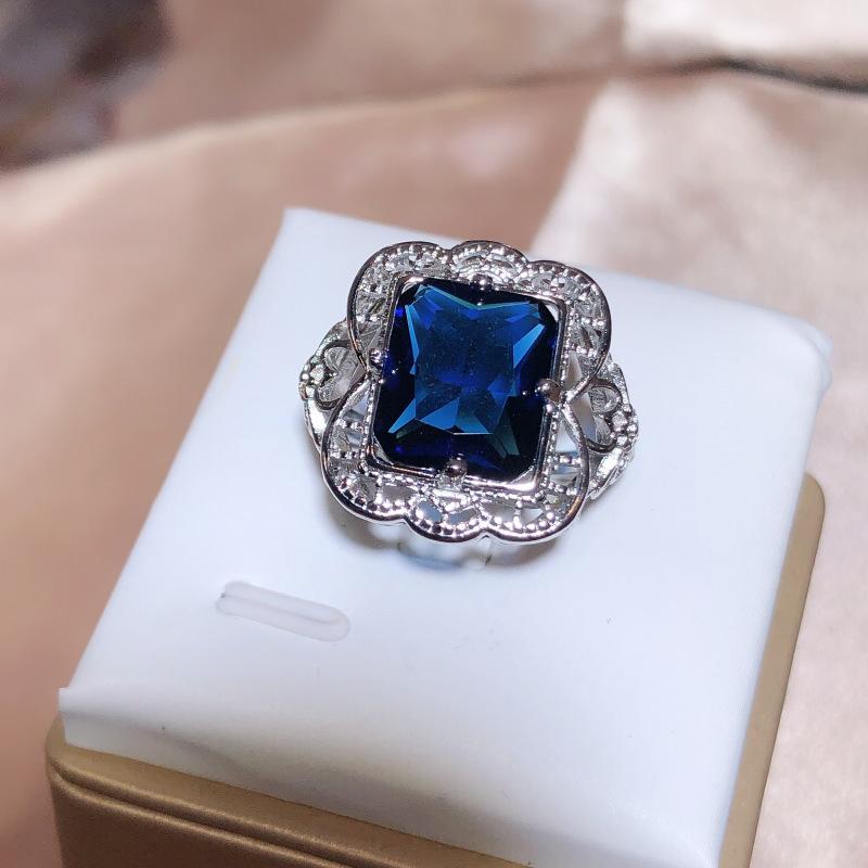 Sapphire Court Hollow Pattern Ring