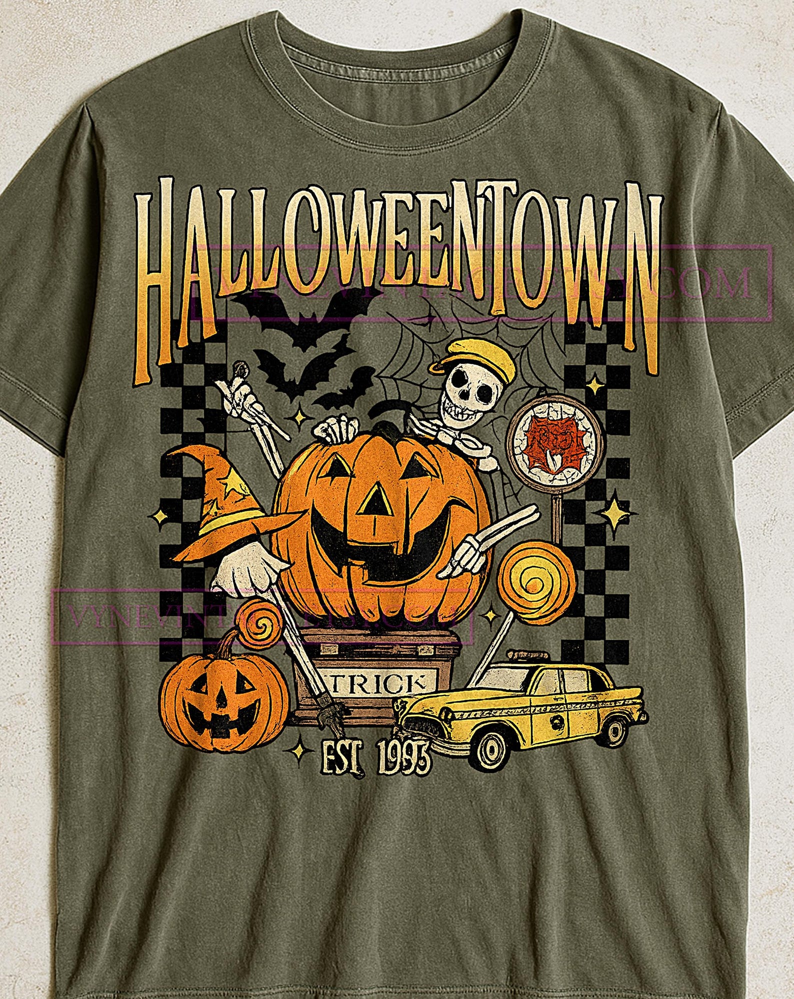 Halloween Town Trick or Treat Shirt, Spooky Fall Graphic Tee, Halloween Lover Gift, Retro Spooky Season T-Shirt, Trick or Treat Tee XL