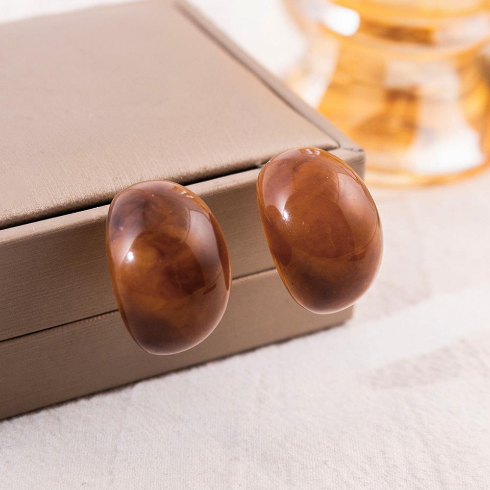 Silver Needle Clover Stud Earrings: Retro Hong Kong Style, Elegant and Fashionable Women's Luxury Jewelry.