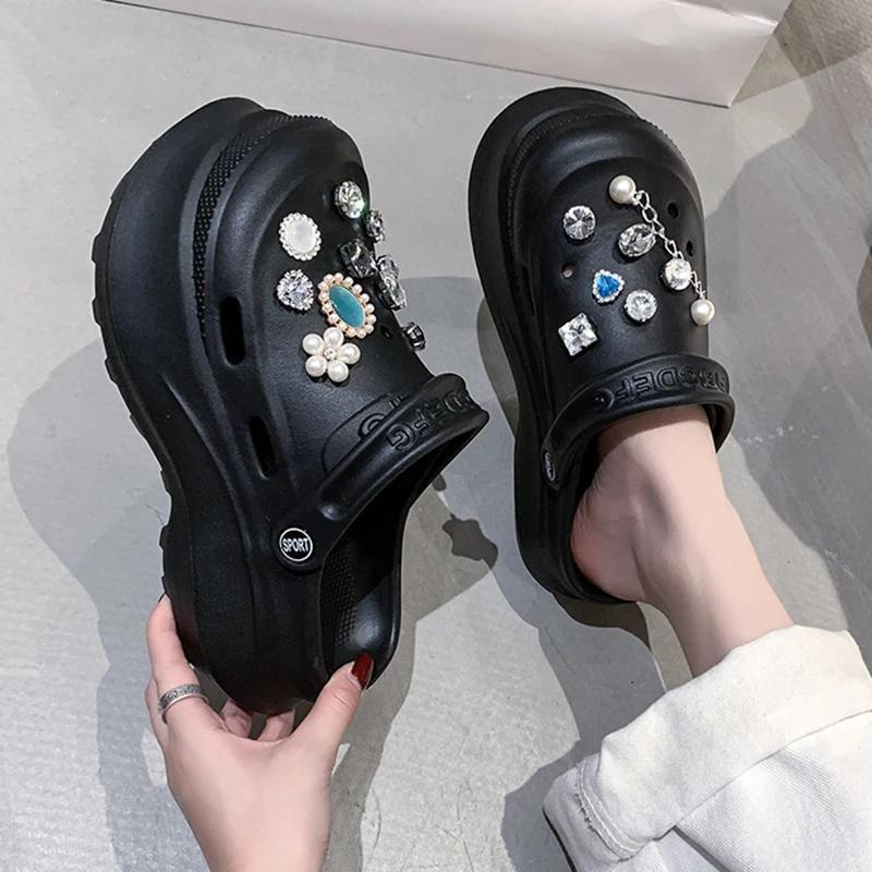 Fashion Pearl Rhinestone Chunky Platform Sandals for Women Closed Toe Thick Bottom Beach Slippers Woman Summer Non Slip EVA Garden Clogs