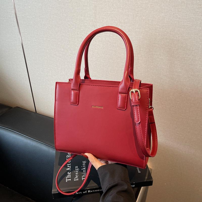 

Премиальная сумка-мессенджер женская новая сумка для подружки невесты весенне-летний нишевый дизайн портативная сумка-тоут бордовый